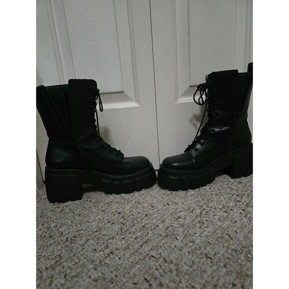 Madden Girl 2" Platform Guster Combat Boots Size 9 EUC - Picture 3 of 10